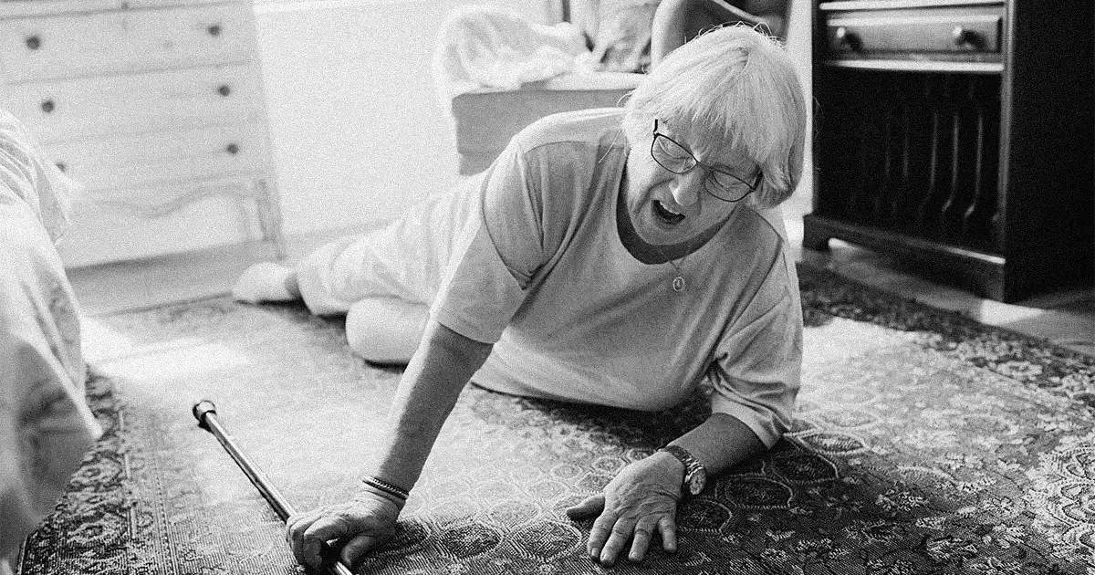 Senior fall on floor and feelling hurt