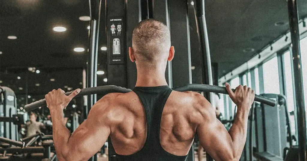 man doing cable lat pulldown